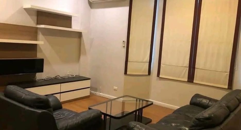 For rent 4 bedrooms townhouse in Bang Na, Bangkok