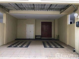 For rent 4 bedrooms townhouse in Bang Na, Bangkok