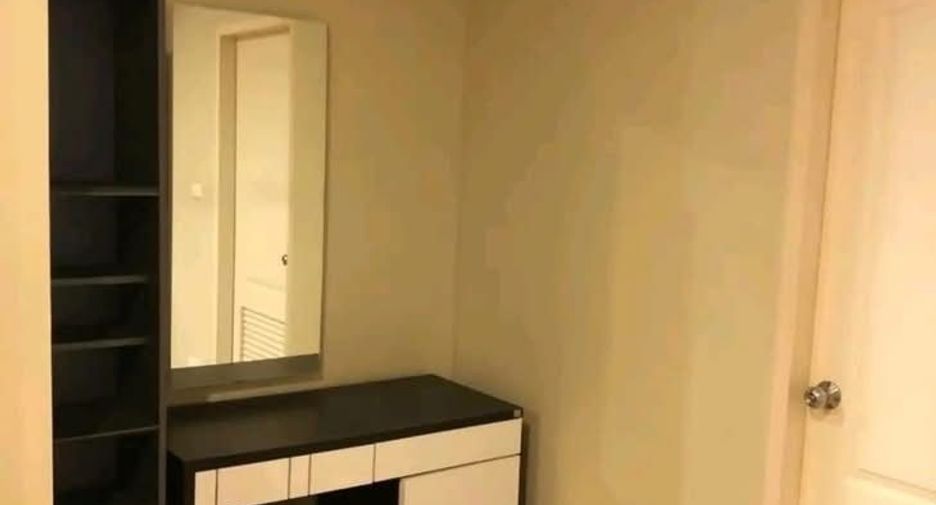 For rent 4 bedrooms townhouse in Bang Na, Bangkok