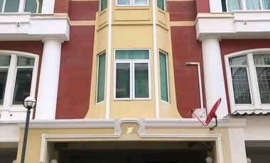 Reihenhaus zur Miete mit 4 Zimmer in Bang Na, Bangkok