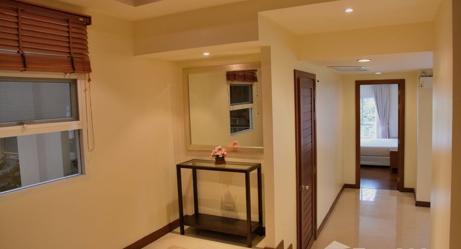 For rent 3 bedrooms condo in Sathon, Bangkok