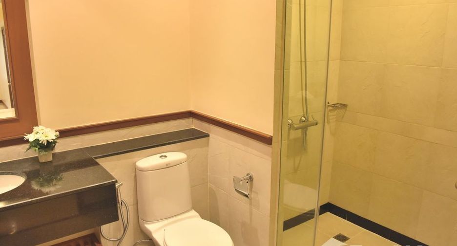 For rent 3 bedrooms condo in Sathon, Bangkok