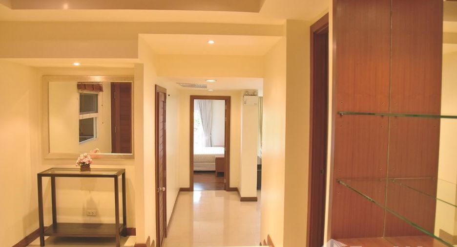 For rent 3 bedrooms condo in Sathon, Bangkok