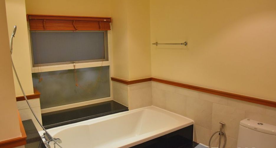 For rent 3 bedrooms condo in Sathon, Bangkok