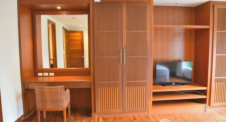 For rent 3 bedrooms condo in Sathon, Bangkok