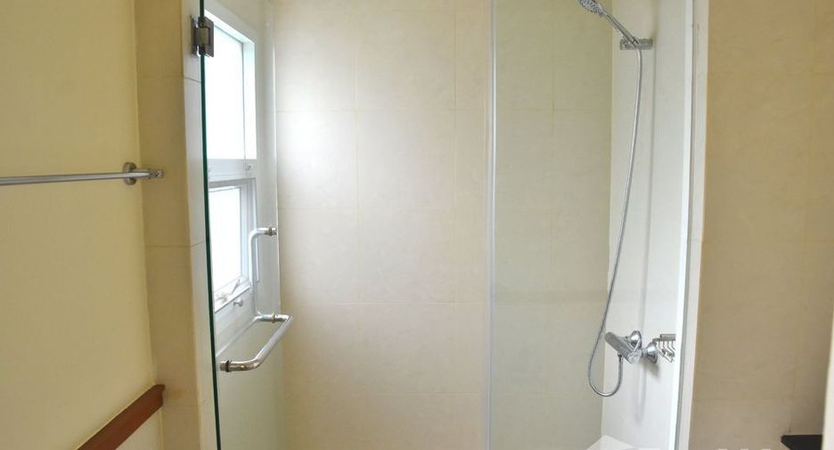 For rent 3 bedrooms condo in Sathon, Bangkok