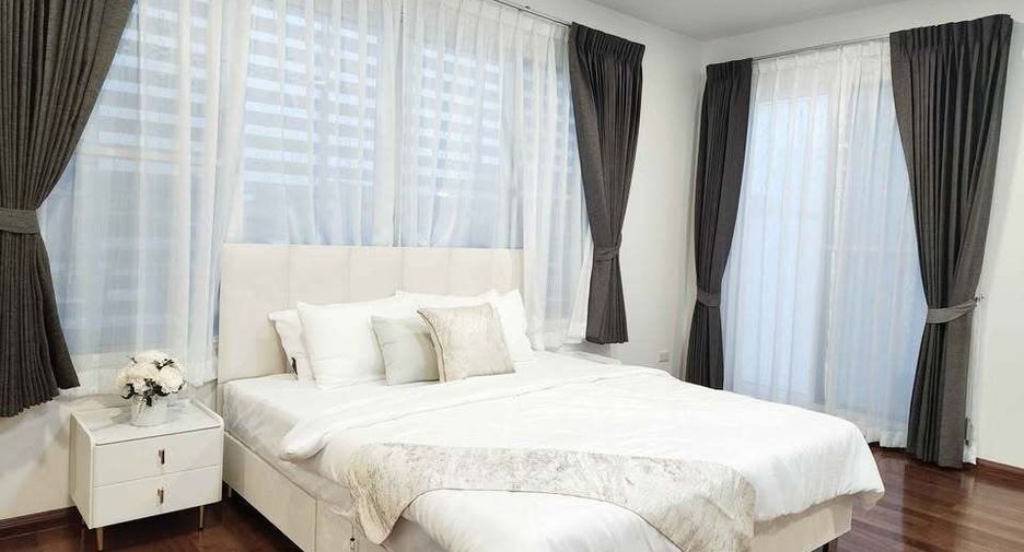 À louer 5 chambres maison à Huai Khwang, Bangkok