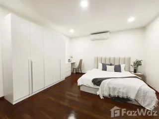 For rent 5 bedrooms house in Huai Khwang, Bangkok