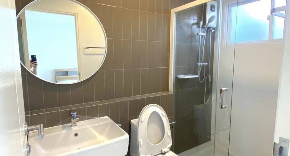 For rent 3 bedrooms townhouse in Bang Phli, Samut Prakan