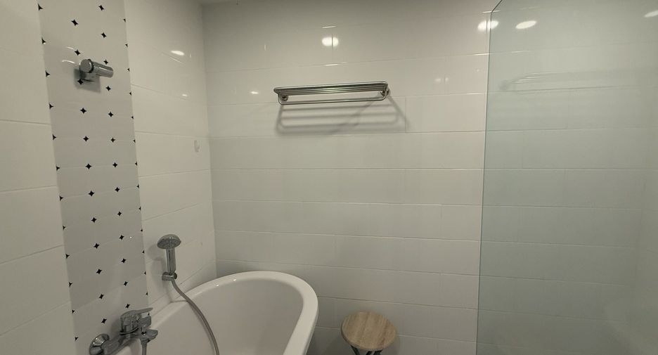Wohnung zur Miete mit 3 Zimmer in Phra Khanong, Bangkok