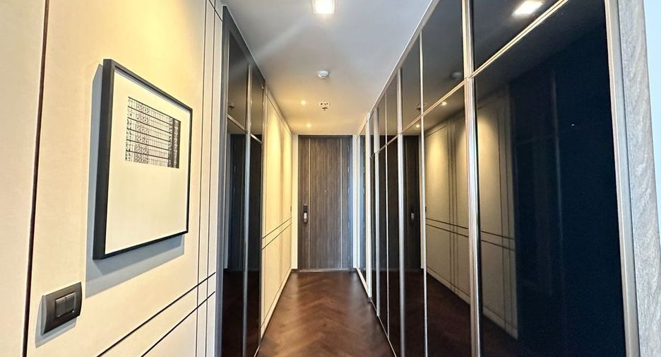 For rent 2 bedrooms condo in Phaya Thai, Bangkok
