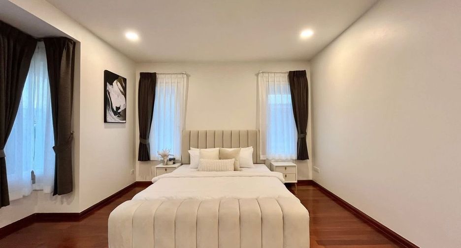 For rent 5 bedrooms house in Huai Khwang, Bangkok