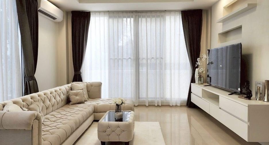 For rent 5 bedrooms house in Huai Khwang, Bangkok