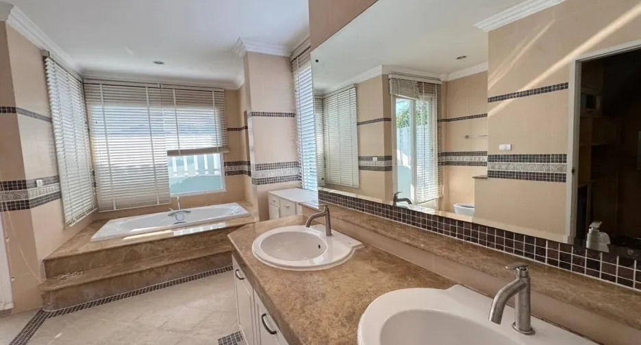 For rent 5 bedrooms house in Prawet, Bangkok