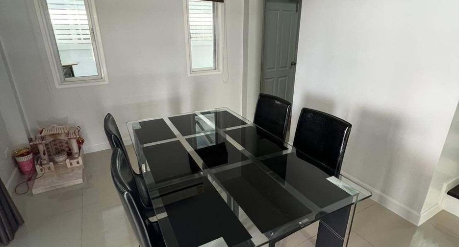 Casa en alquiler de 3 habitaciones en Bang Khen, Bangkok