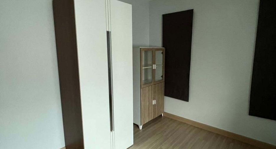 Casa en alquiler de 3 habitaciones en Bang Khen, Bangkok
