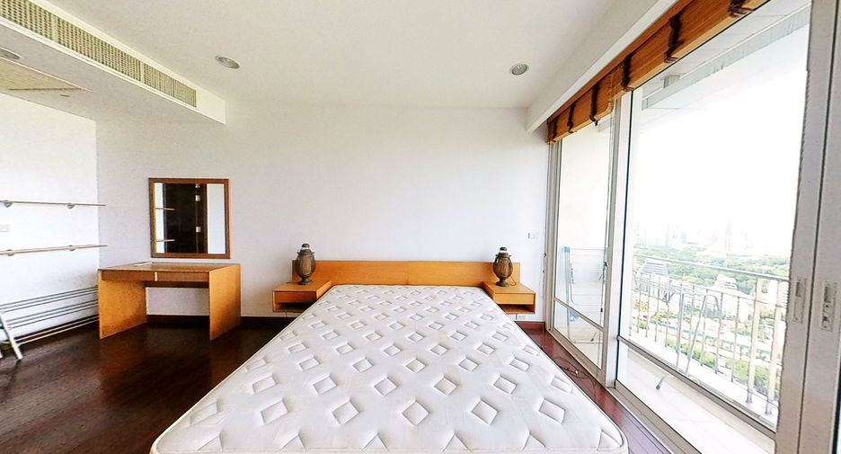 For rent 2 bedrooms condo in Pathum Wan, Bangkok