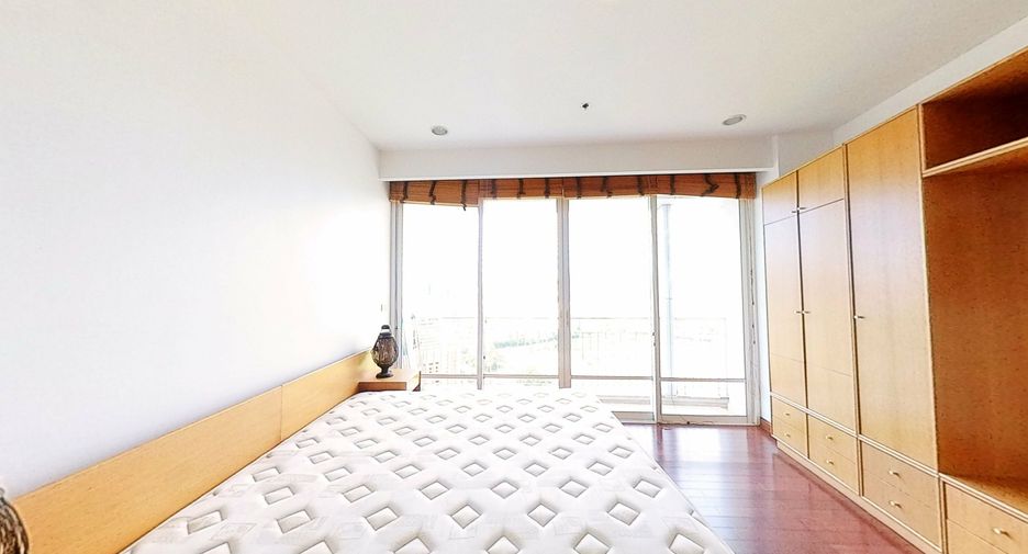 For rent 2 bedrooms condo in Pathum Wan, Bangkok