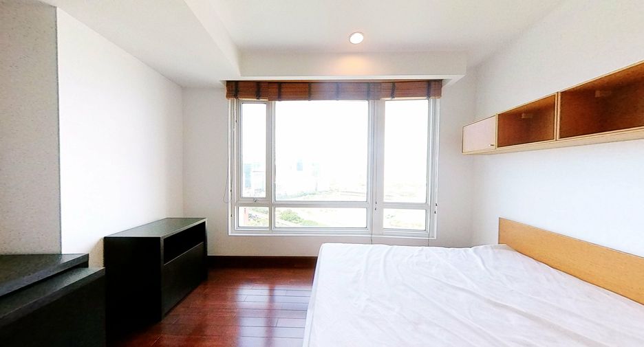 For rent 2 bedrooms condo in Pathum Wan, Bangkok
