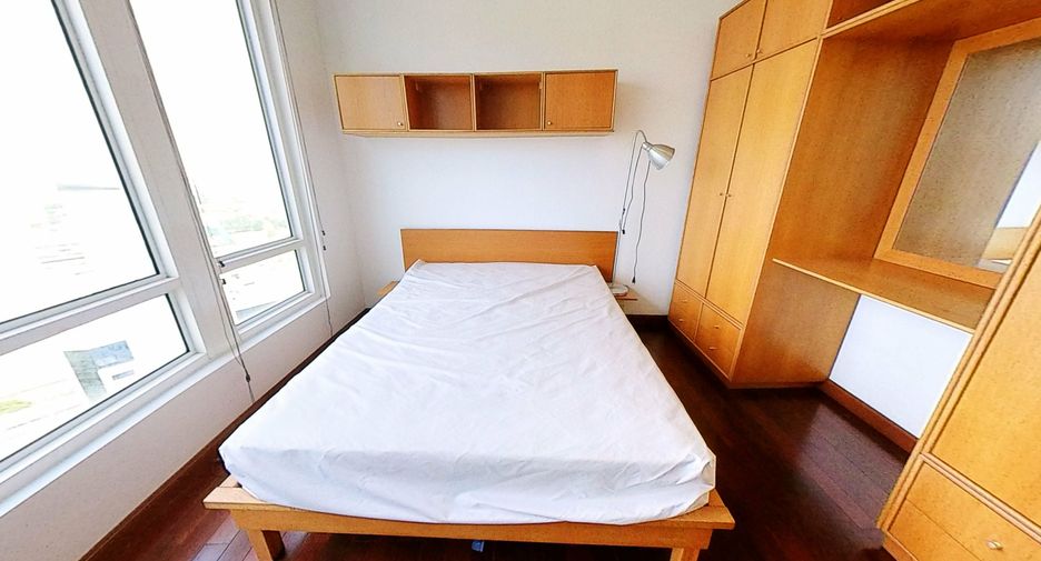 For rent 2 bedrooms condo in Pathum Wan, Bangkok