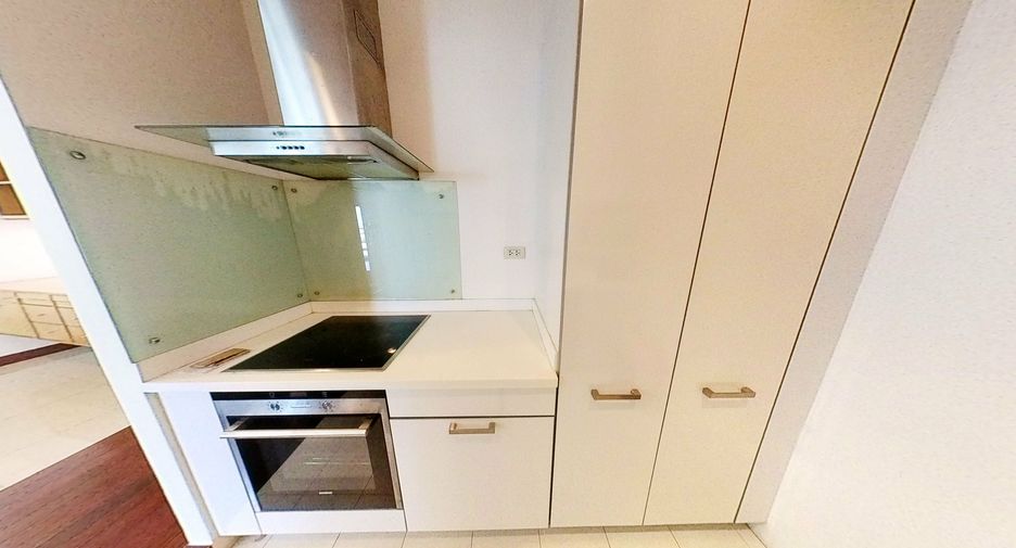 For rent 2 bedrooms condo in Pathum Wan, Bangkok
