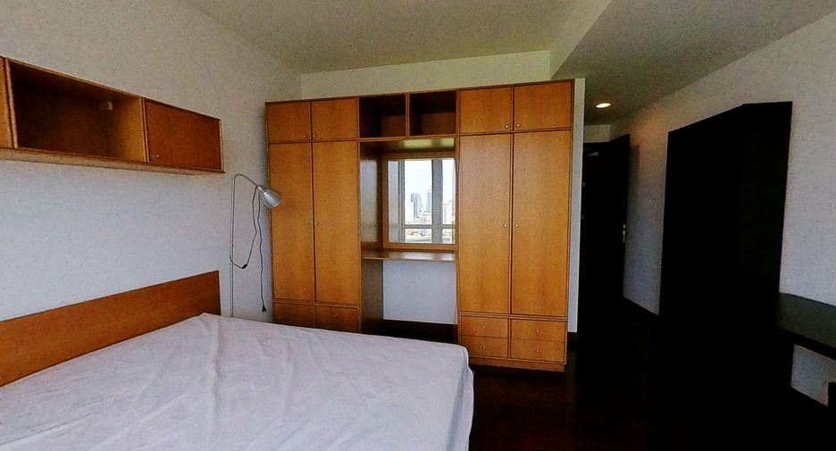 For rent 2 bedrooms condo in Pathum Wan, Bangkok