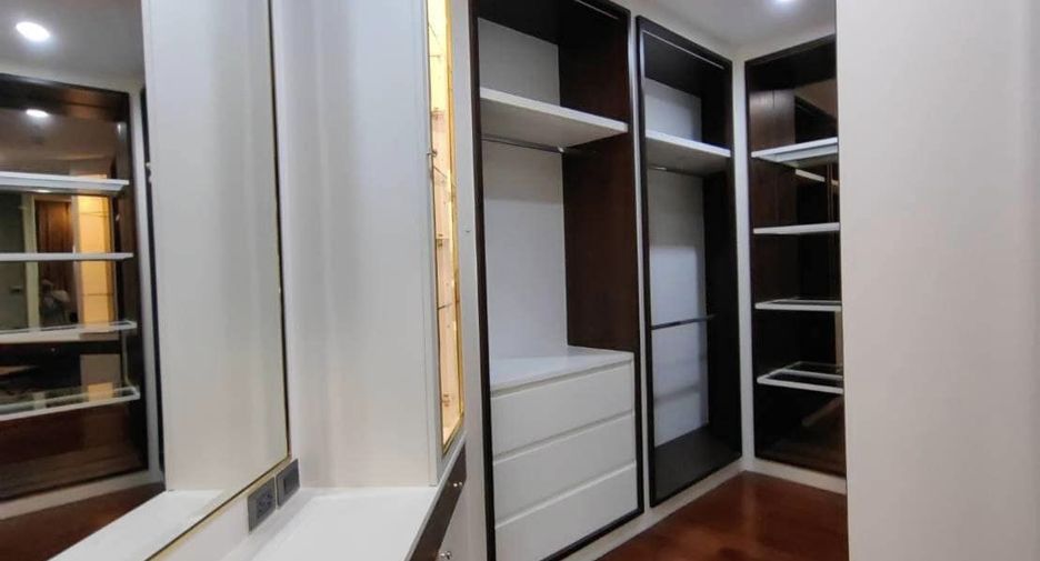 Wohnung zur Miete mit 4 Zimmer in Huai Khwang, Bangkok