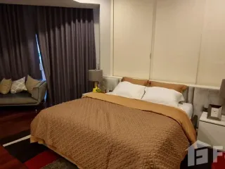 Wohnung zur Miete mit 4 Zimmer in Huai Khwang, Bangkok