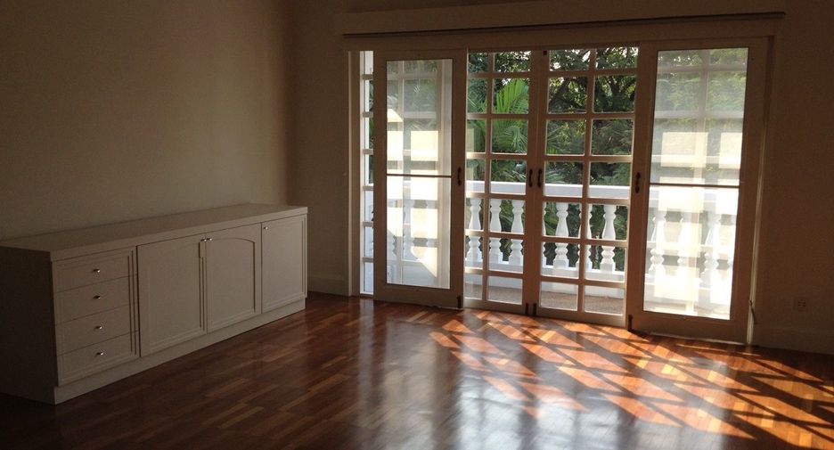 Reihenhaus zur Miete mit 3 Zimmer in Watthana, Bangkok