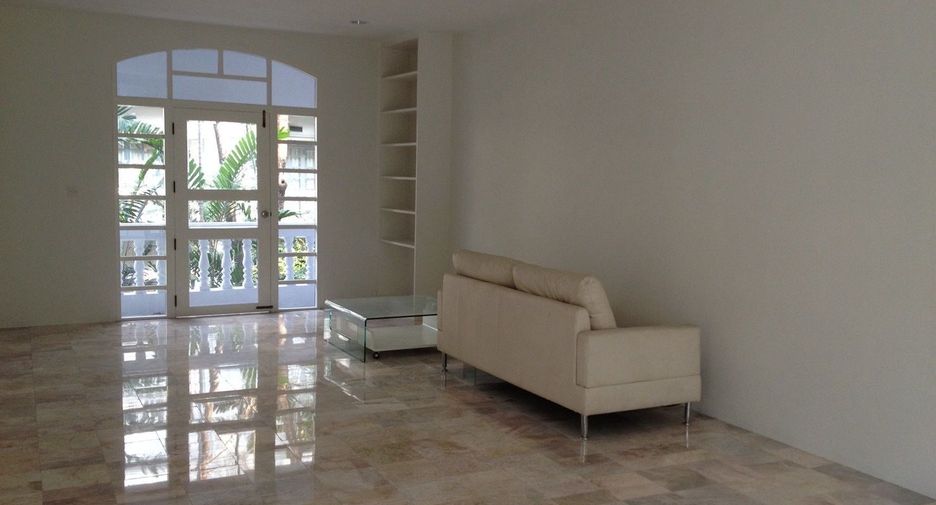 Reihenhaus zur Miete mit 3 Zimmer in Watthana, Bangkok