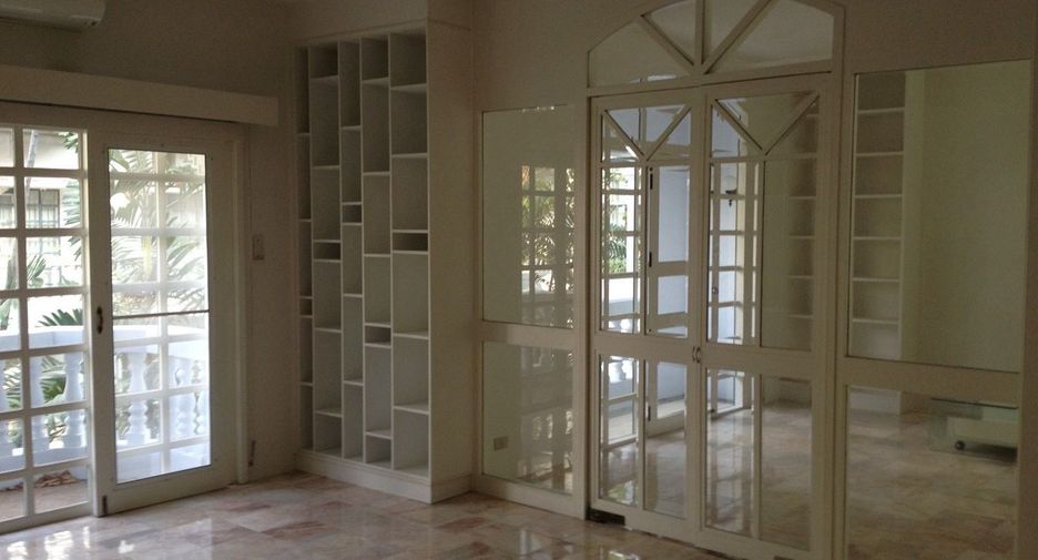 Reihenhaus zur Miete mit 3 Zimmer in Watthana, Bangkok
