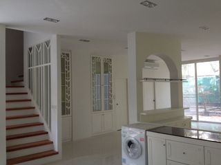 Casa adosada en alquiler de 3 habitaciones en Watthana, Bangkok