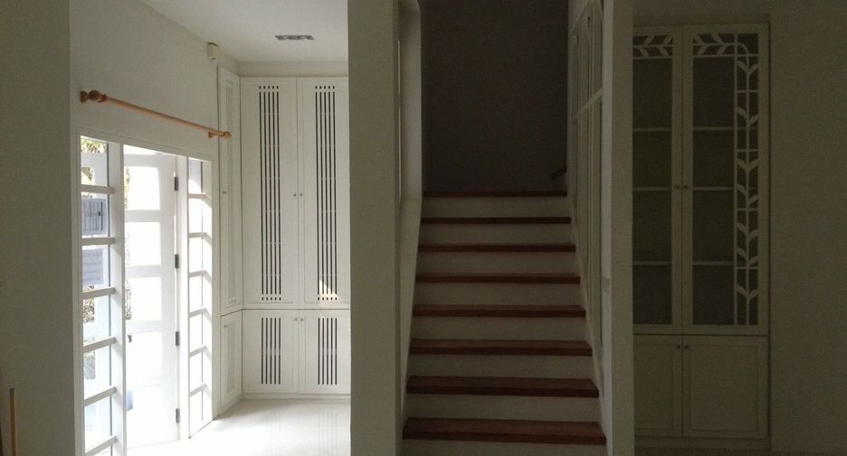 Reihenhaus zur Miete mit 3 Zimmer in Watthana, Bangkok