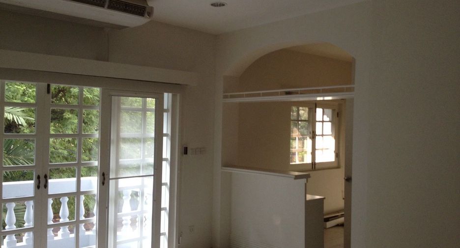 Reihenhaus zur Miete mit 3 Zimmer in Watthana, Bangkok
