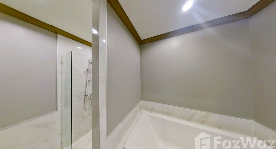 For rent 2 bedrooms condo in Pathum Wan, Bangkok