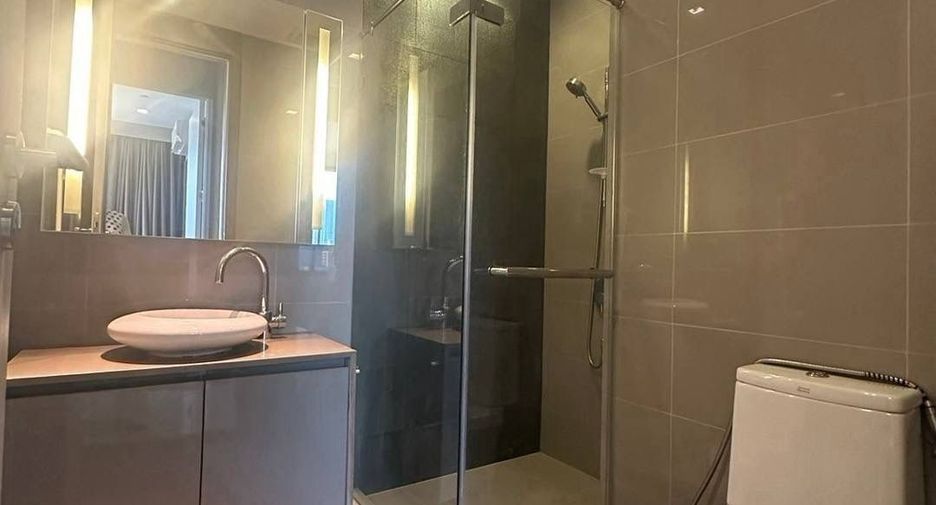 For rent 2 ベッドルーム condo in Bang Rak, Bangkok