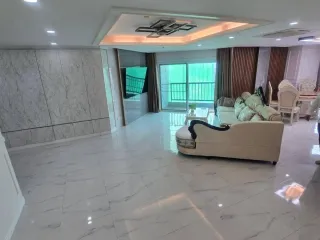 For rent 4 bedrooms condo in Huai Khwang, Bangkok