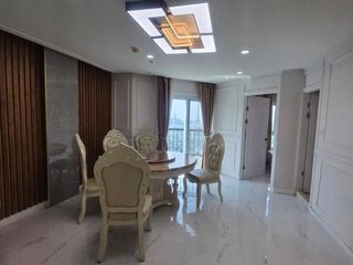 À louer 4 chambres condo à Huai Khwang, Bangkok