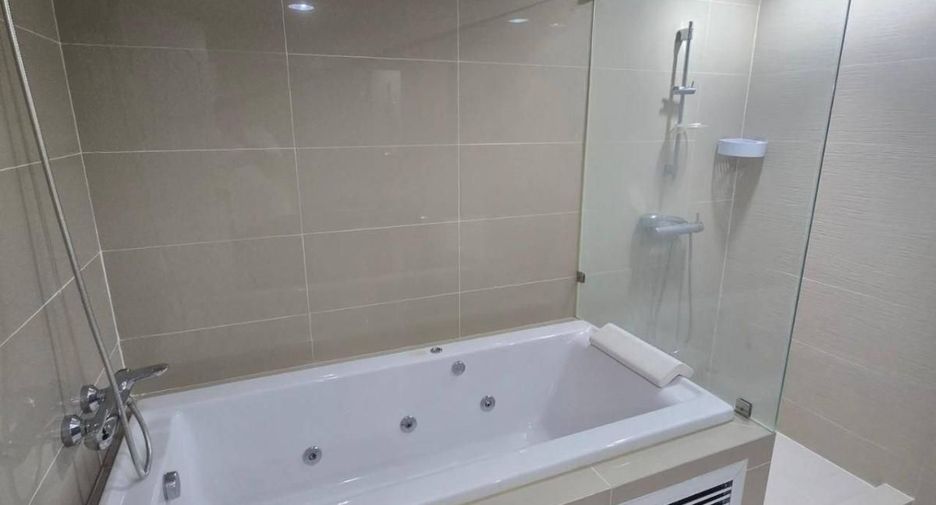 For rent 4 bedrooms condo in Huai Khwang, Bangkok