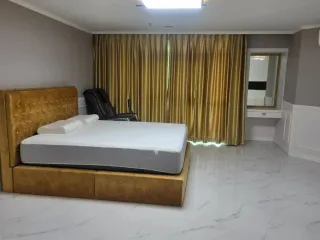For rent 4 bedrooms condo in Huai Khwang, Bangkok