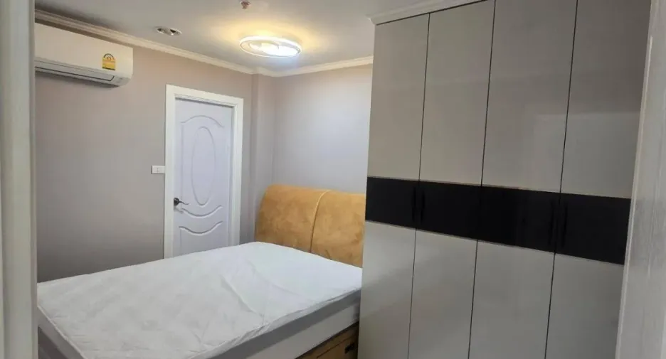 For rent 4 bedrooms condo in Huai Khwang, Bangkok