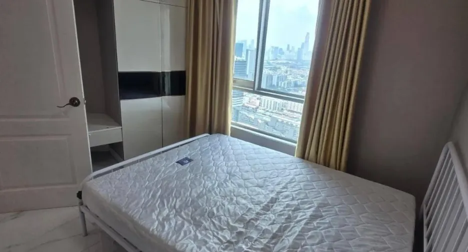 For rent 4 bedrooms condo in Huai Khwang, Bangkok