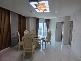 For rent 4 bedrooms condo in Huai Khwang, Bangkok