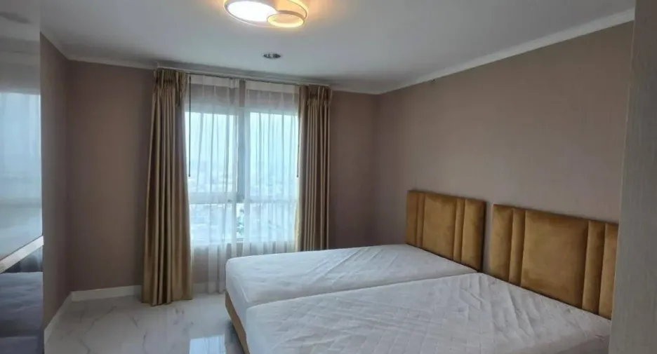 For rent 4 bedrooms condo in Huai Khwang, Bangkok