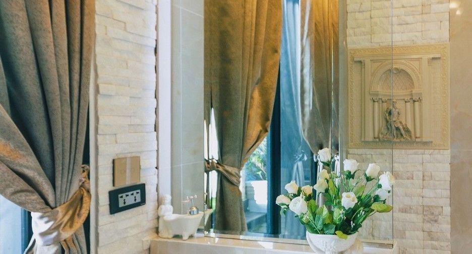 For rent 4 bedrooms condo in Watthana, Bangkok