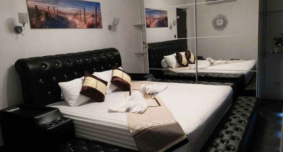 For rent 4 bedrooms condo in Watthana, Bangkok