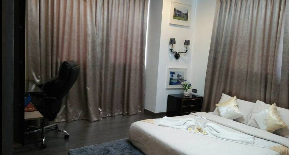 For rent 4 bedrooms condo in Watthana, Bangkok