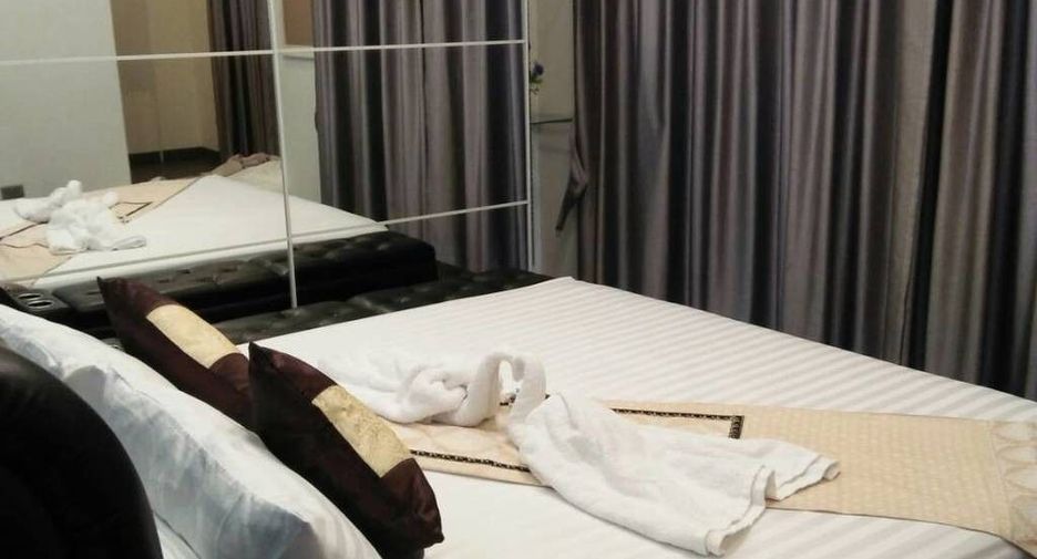 For rent 4 bedrooms condo in Watthana, Bangkok