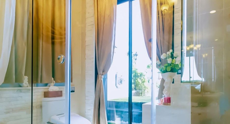 For rent 4 bedrooms condo in Watthana, Bangkok