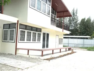 Аренда 3 спальни дом в Дин Даенг, Бангкок